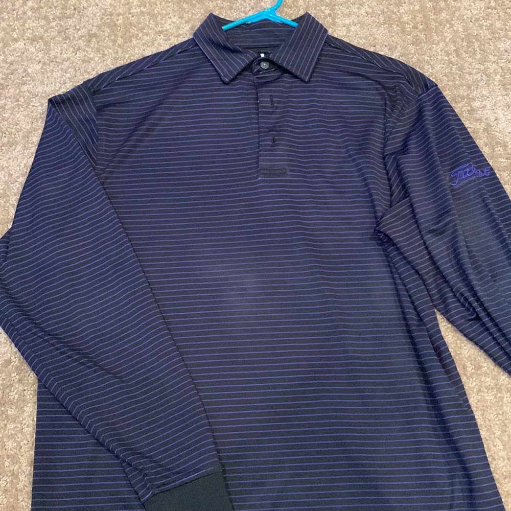 Footjoy long sleeve mens size medium polo shirt with Titleist embroidered logo.
